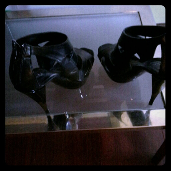 Shoes - Picture 1 of 3